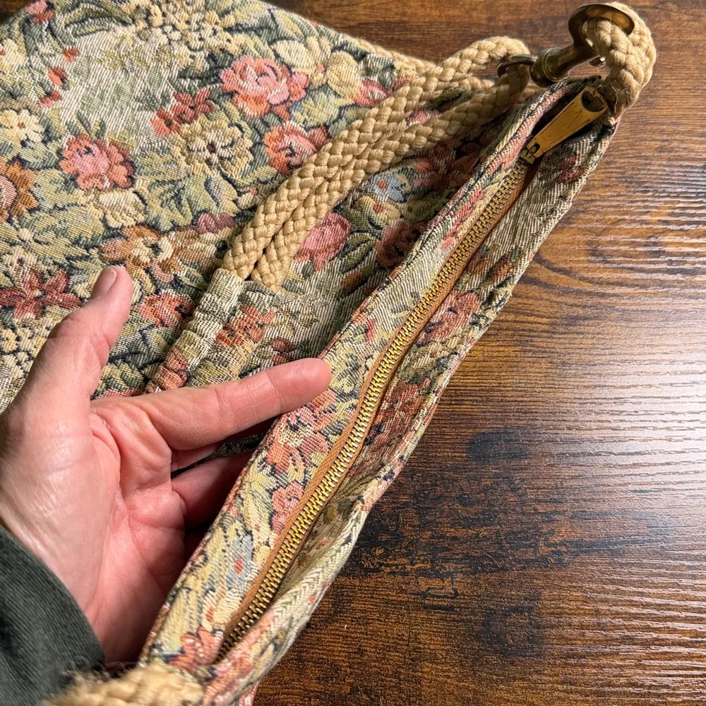 Vintage Floral Tapestry Shoulder Bag - Picture 7 of 9
